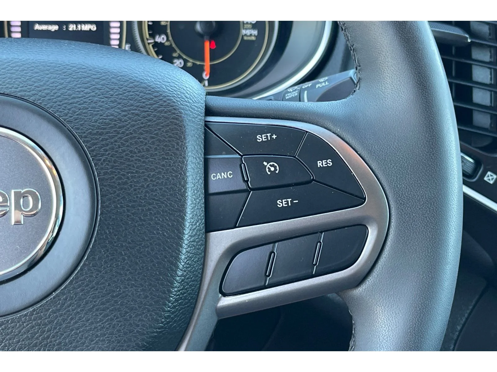 Used 2021 Diamond Black Crystal Pearlcoat Jeep Latitude Lux image 37