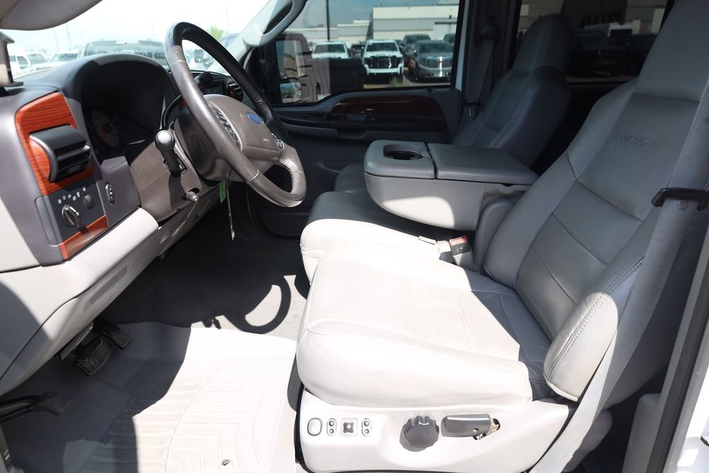 Used 2005 White Ford Lariat image 11