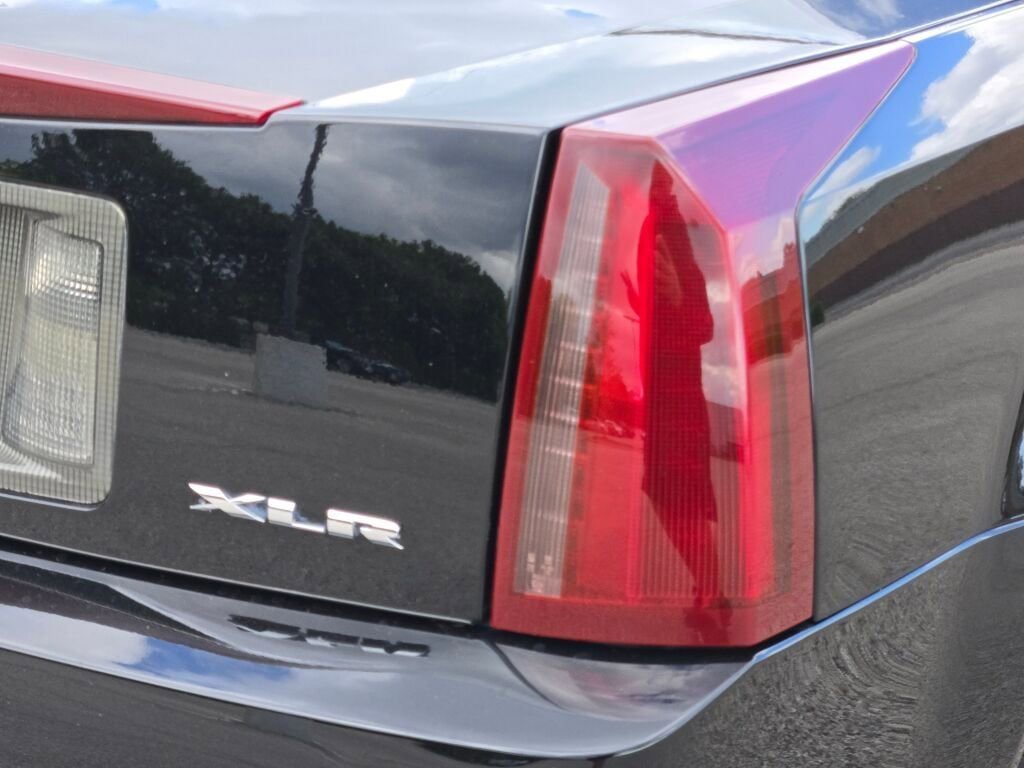 Used 2007 Black Raven Cadillac BASE image 8