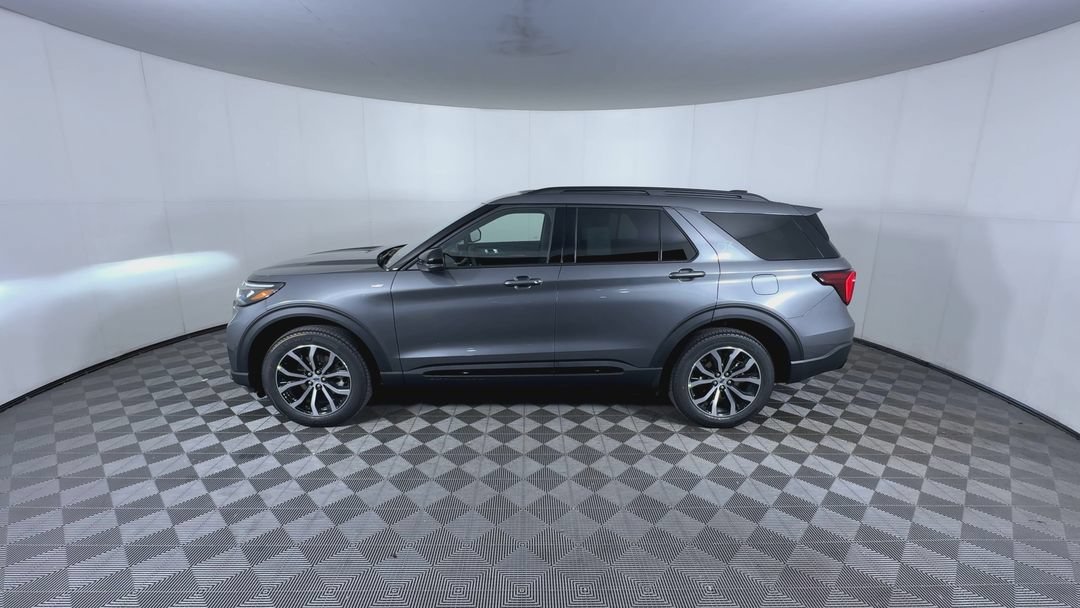 New 2027 Carbonized Gray Metallic Ford ST-Line image 5