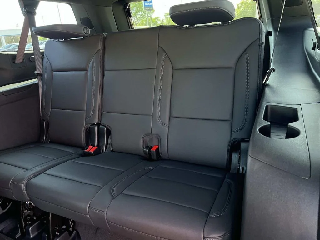 2026 Chevrolet Suburban LT - Photo 10