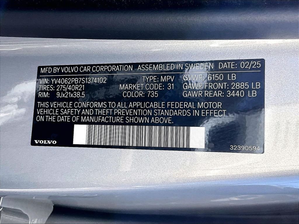 Used 2025 Silver Volvo B6 Plus 7-Seater image 37