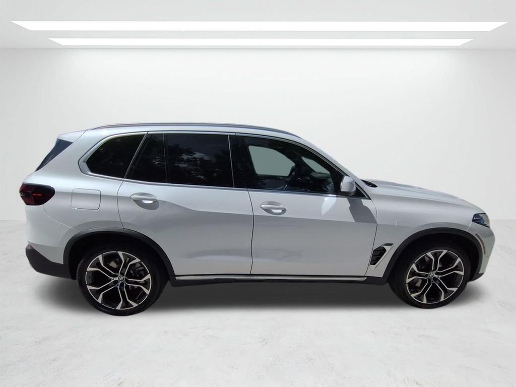 New 2026 Mineral White Metallic BMW xDrive40i image 3