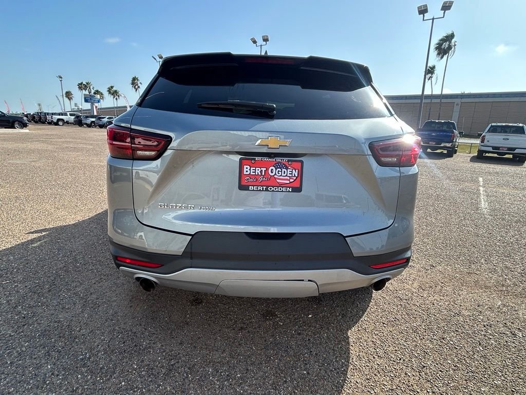 Used 2025 Gray Chevrolet LT image 5