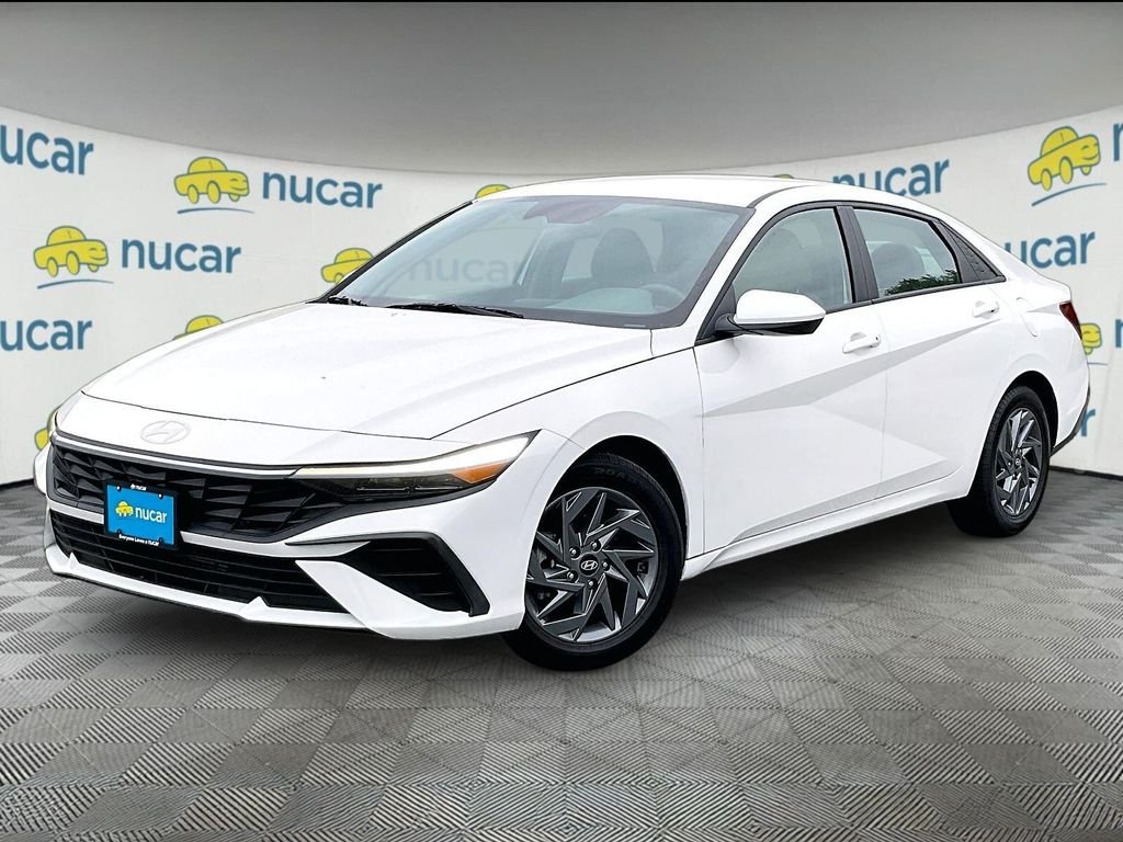 Used 2024 White Hyundai SEL image 3