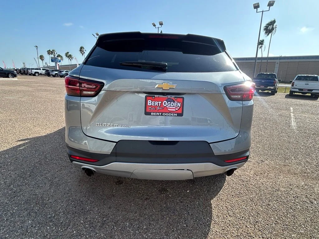 Used 2025 Gray Chevrolet LT image 5