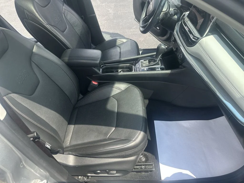 Used 2022 Silver Jeep Limited image 32