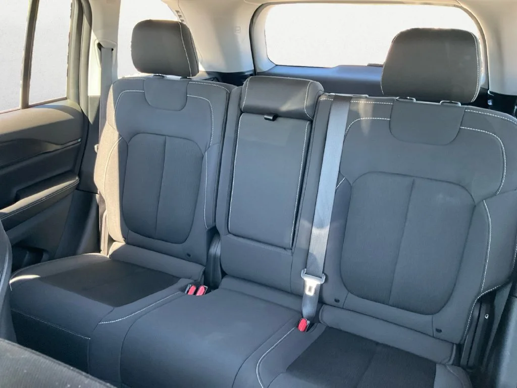 Used 2023 White Jeep Laredo image 10