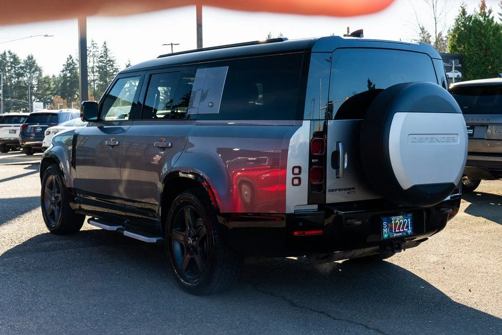 Used 2023  Land Rover X-Dynamic SE image 4