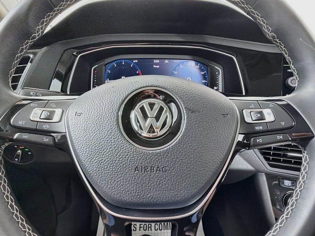 Used 2021 Platinum Gray Metallic Volkswagen SEL Automatic image 11
