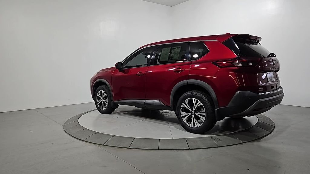 Used 2021 Scarlet Nissan SV image 3