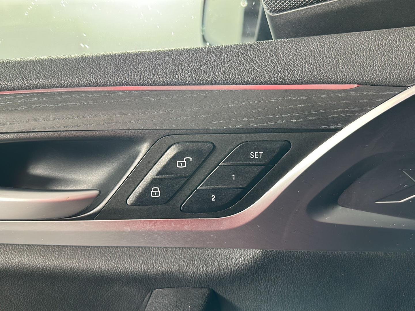 Used 2023 Dark Graphite Metallic BMW xDrive30i image 9