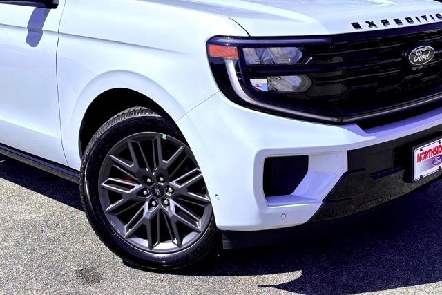 New 2025 Space Silver Metallic Ford Platinum image 3