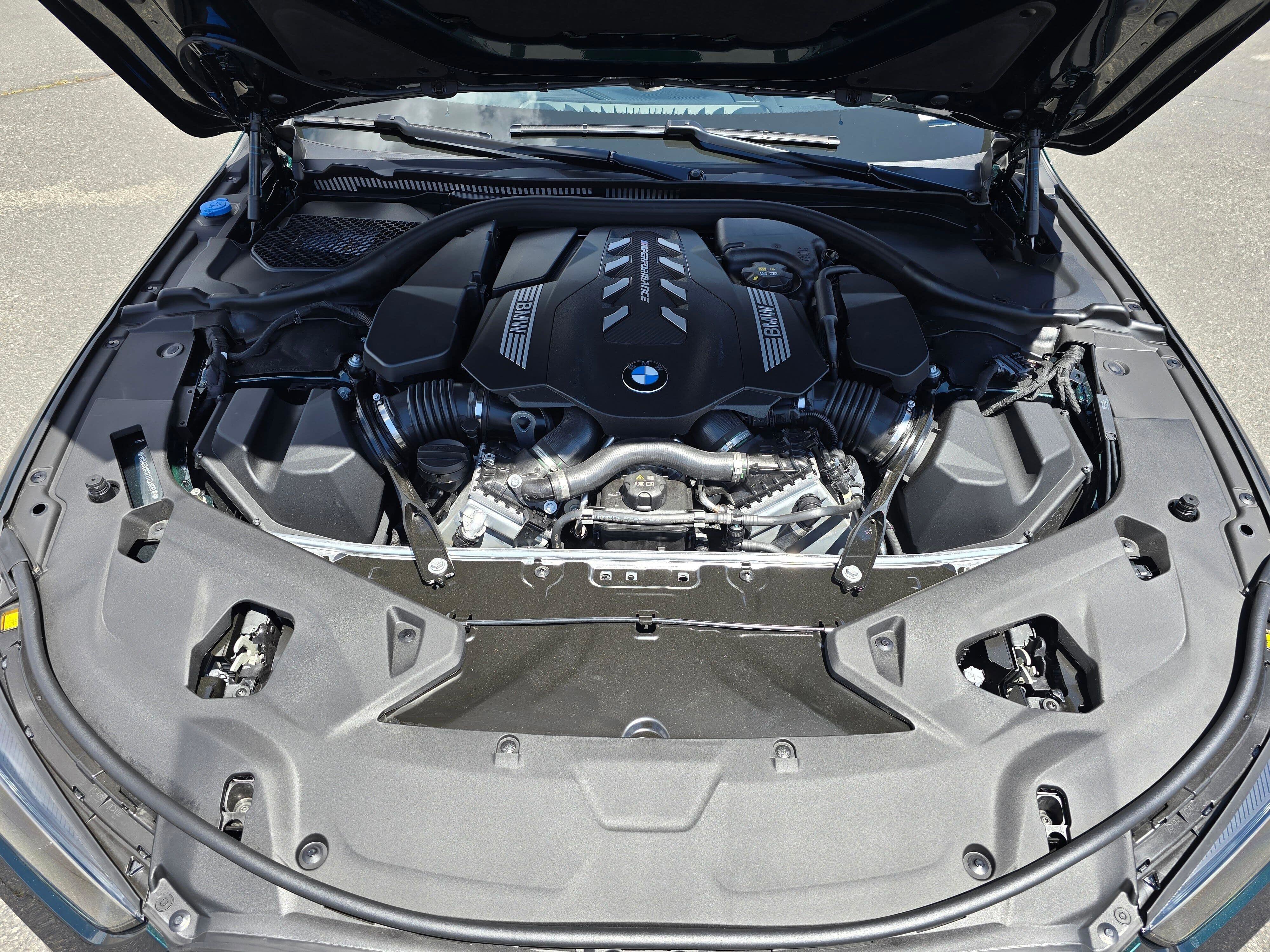 New 2026 Oxford Green Metallic BMW M850i image 9