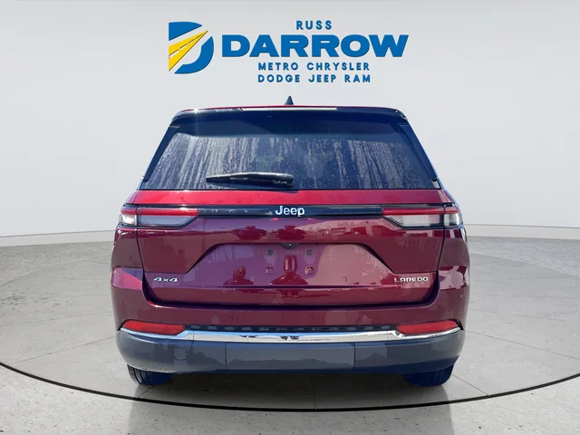 Used 2023 Red Jeep Laredo image 4