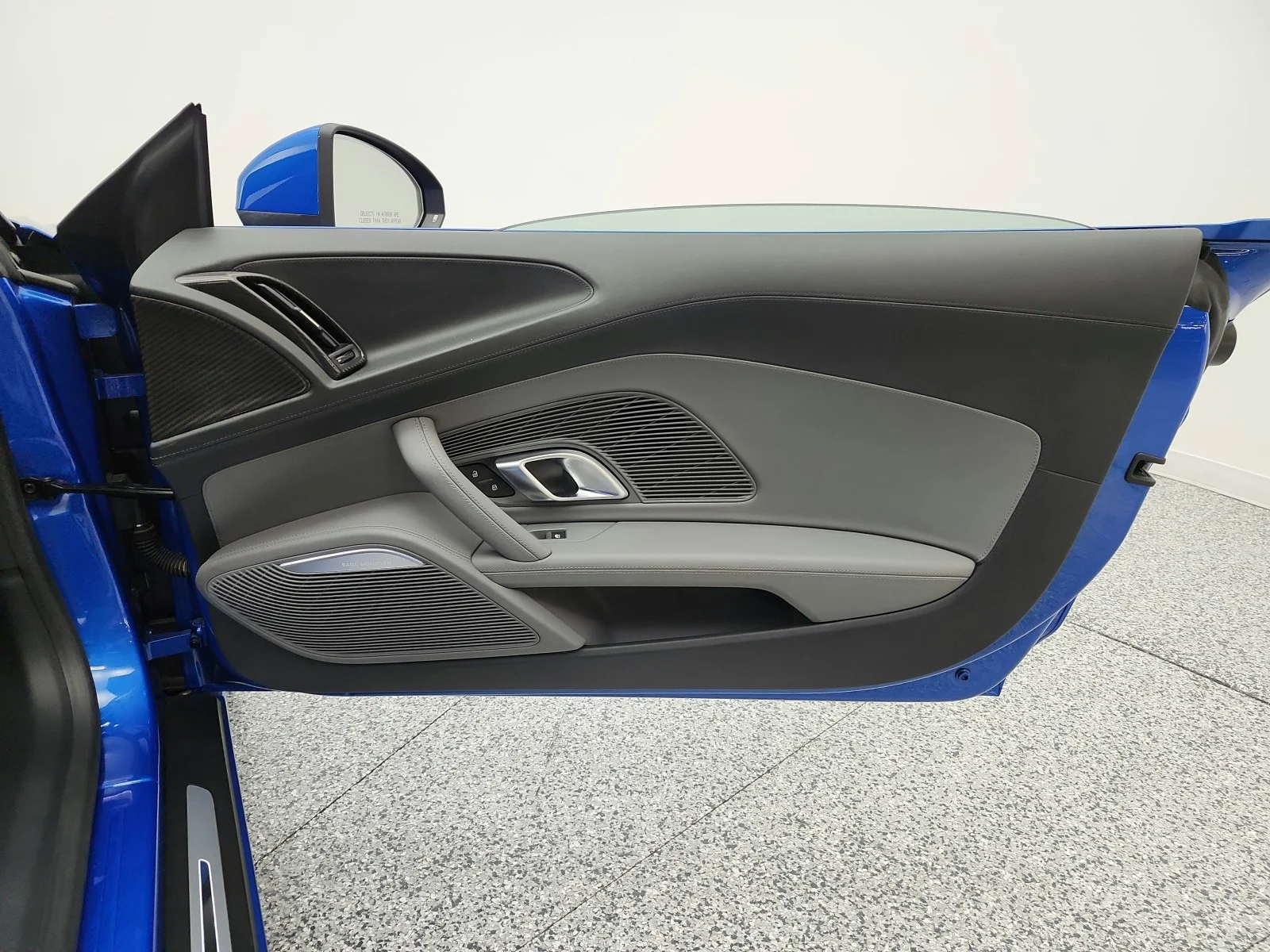Used 2017 Ara Blue Crystal Effect/Black Roof Audi V10 image 18