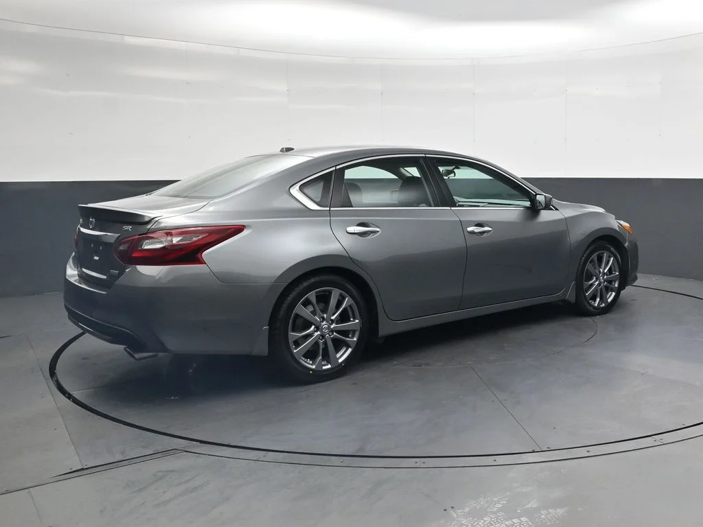 Used 2018 Gray Nissan 2.5 SR image 5