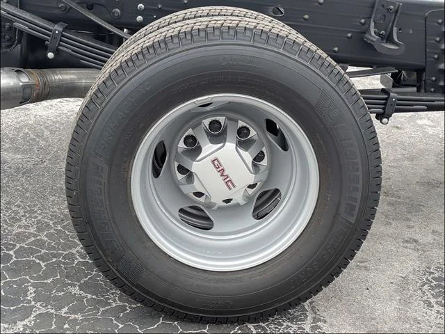 2026 GMC Sierra 3500 Chassis Cab Pro - Photo 13