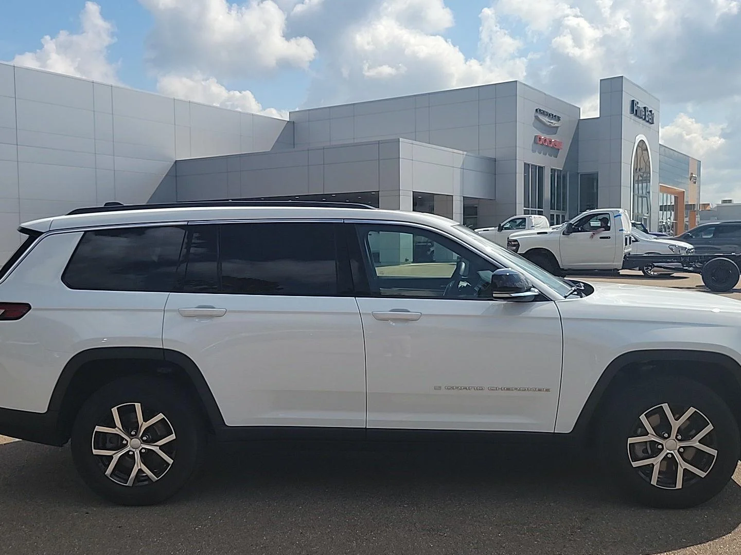 Used 2025 Bright White Clearcoat Jeep Limited image 30