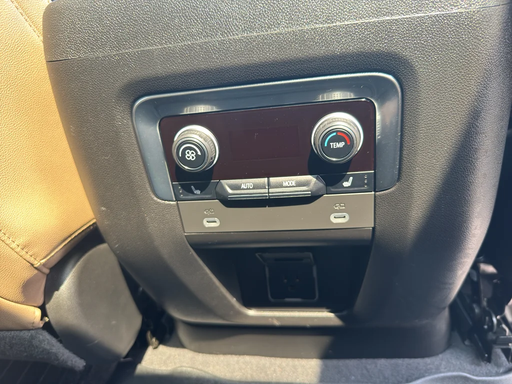 Used 2023 Iridescent Pearl Tricoat Chevrolet Premier image 17