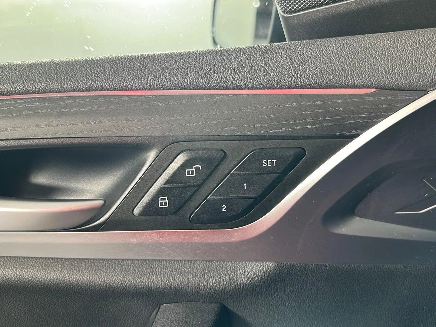 Used 2023 Dark Graphite Metallic BMW xDrive30i image 9