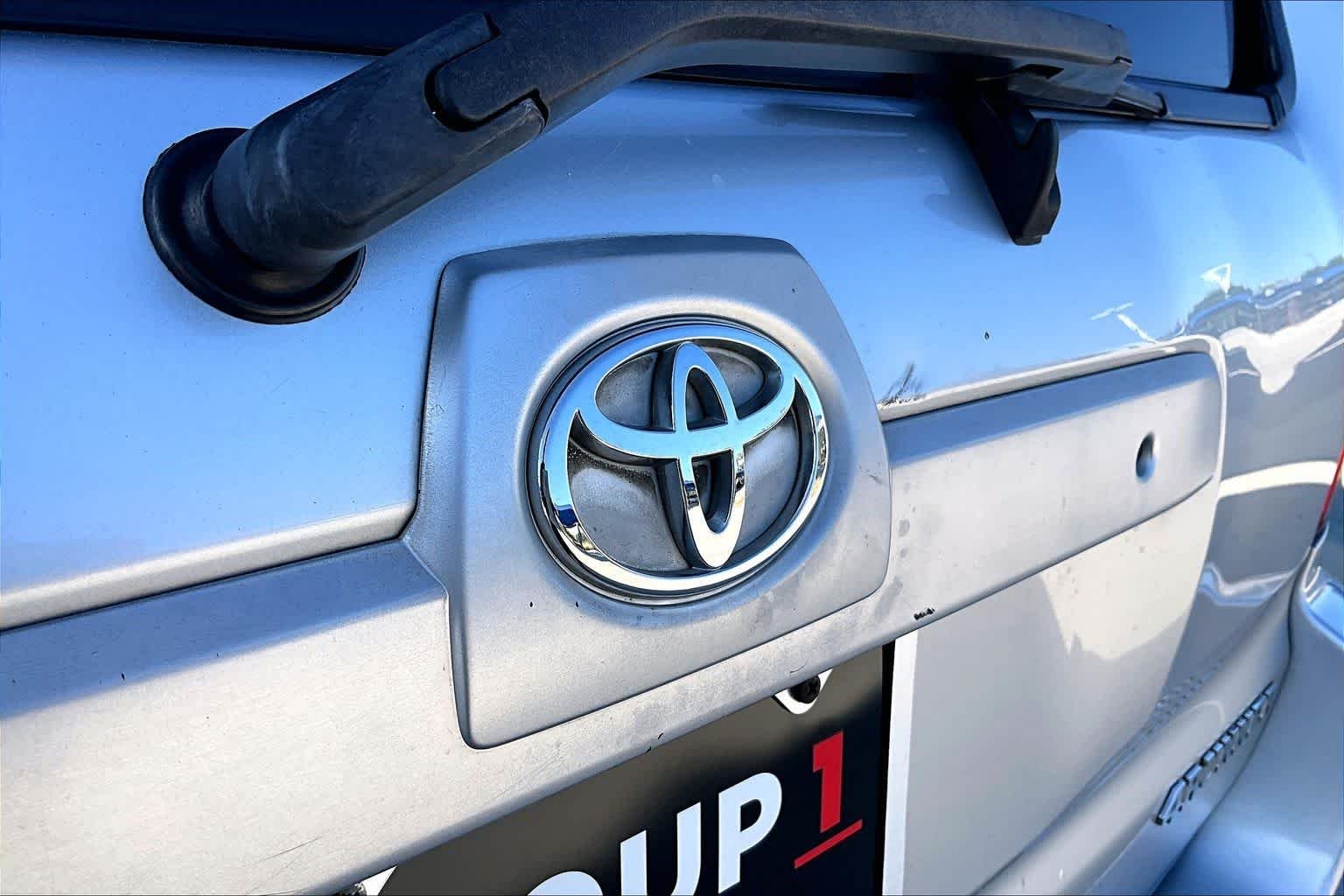 Used 2006 Titanium Metallic Toyota SR5 image 29