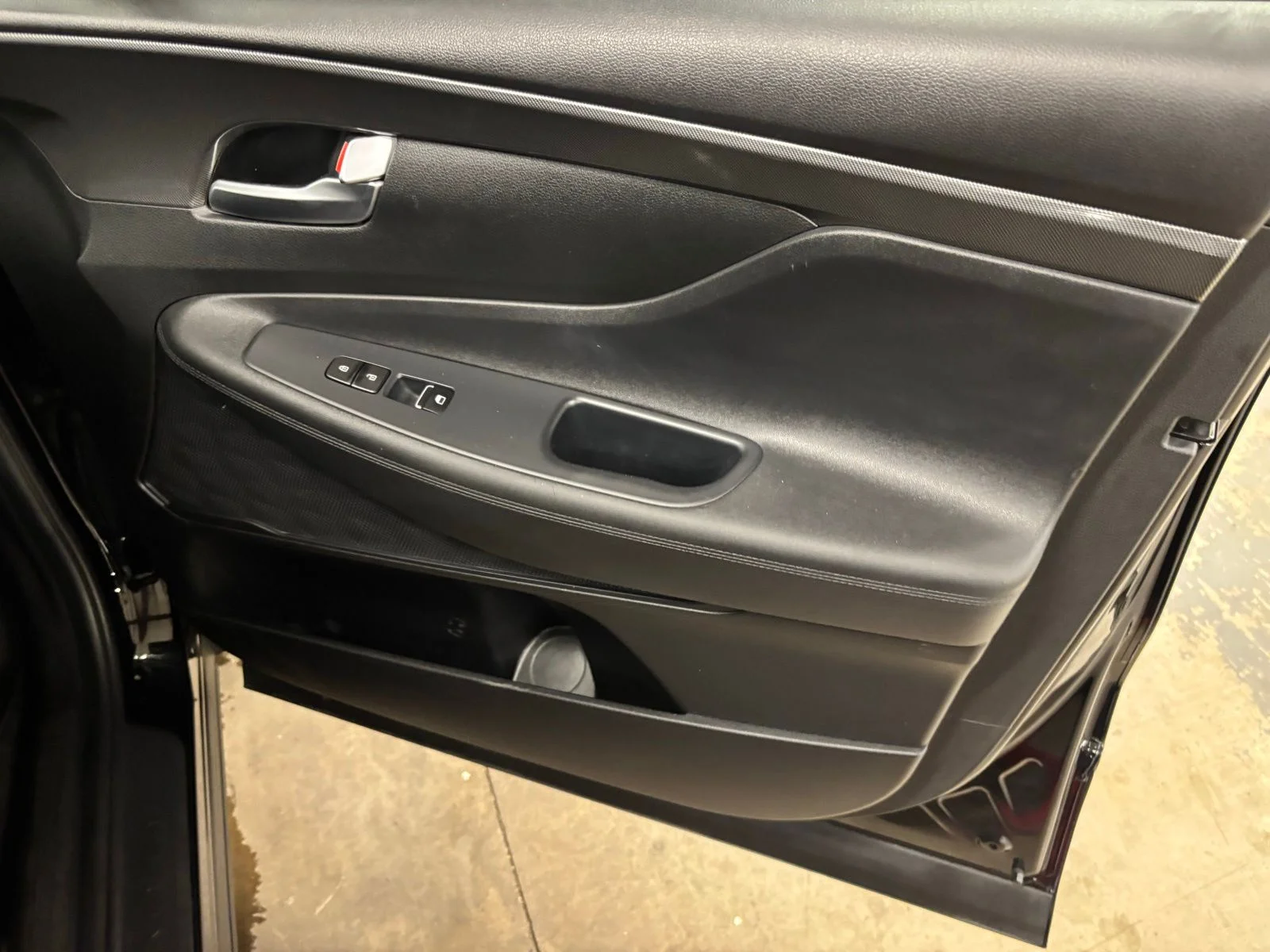 Used 2023 Black Hyundai SE image 22