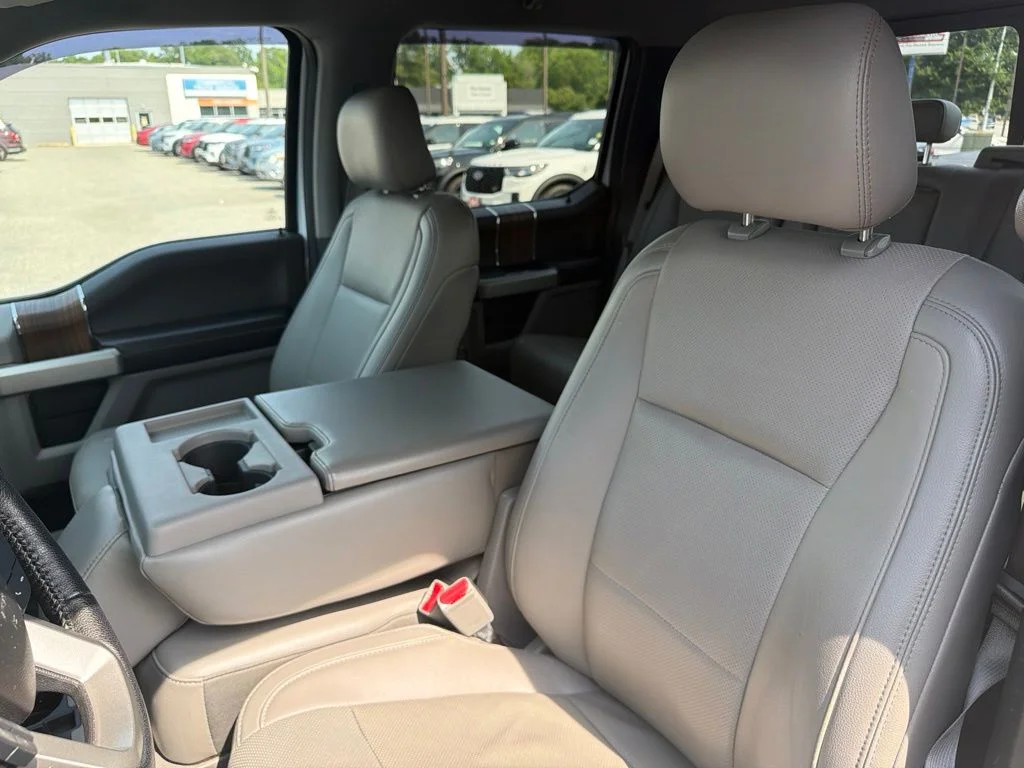 Used 2016 White Ford Lariat image 15