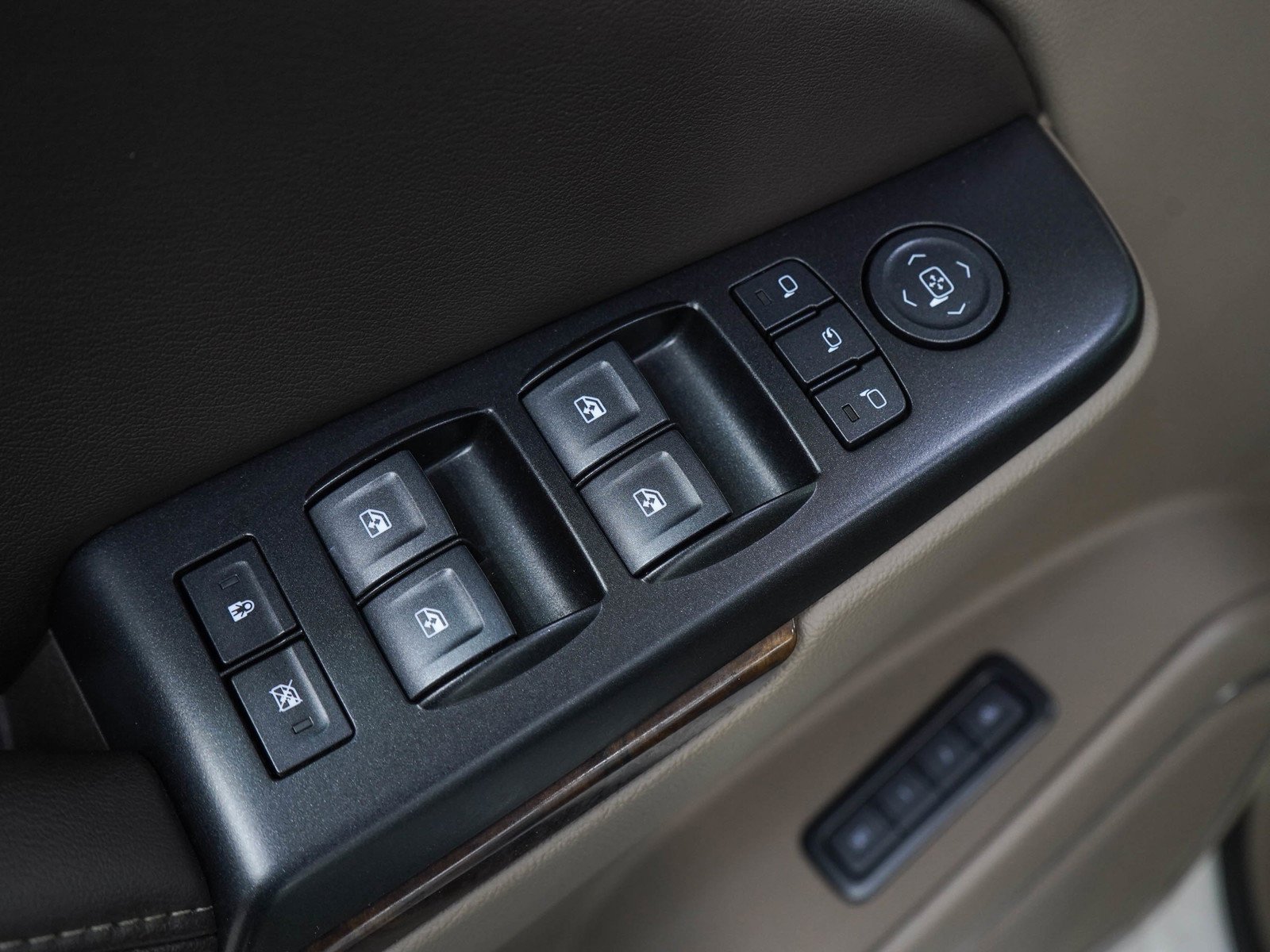 Used 2020 SUMMIT WHITE Chevrolet LT image 24