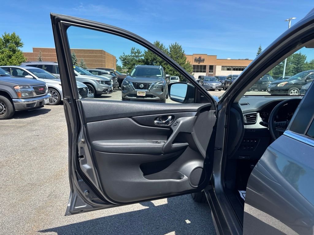 Used 2019 Gray Nissan SV image 16