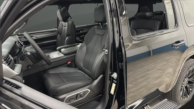 New 2026 High Gloss Black Exterior Paint Jeep Limited Reserve image 9