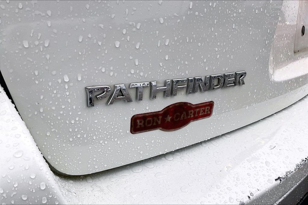 Used 2018 Glacier White Nissan SV image 21