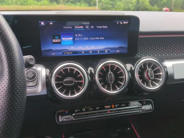 Used 2025  Mercedes-Benz GLB 35 AMG® image 35