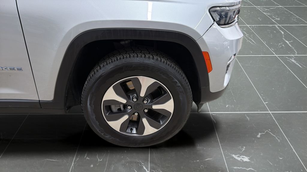 Used 2024 Silver Jeep 4xe image 25