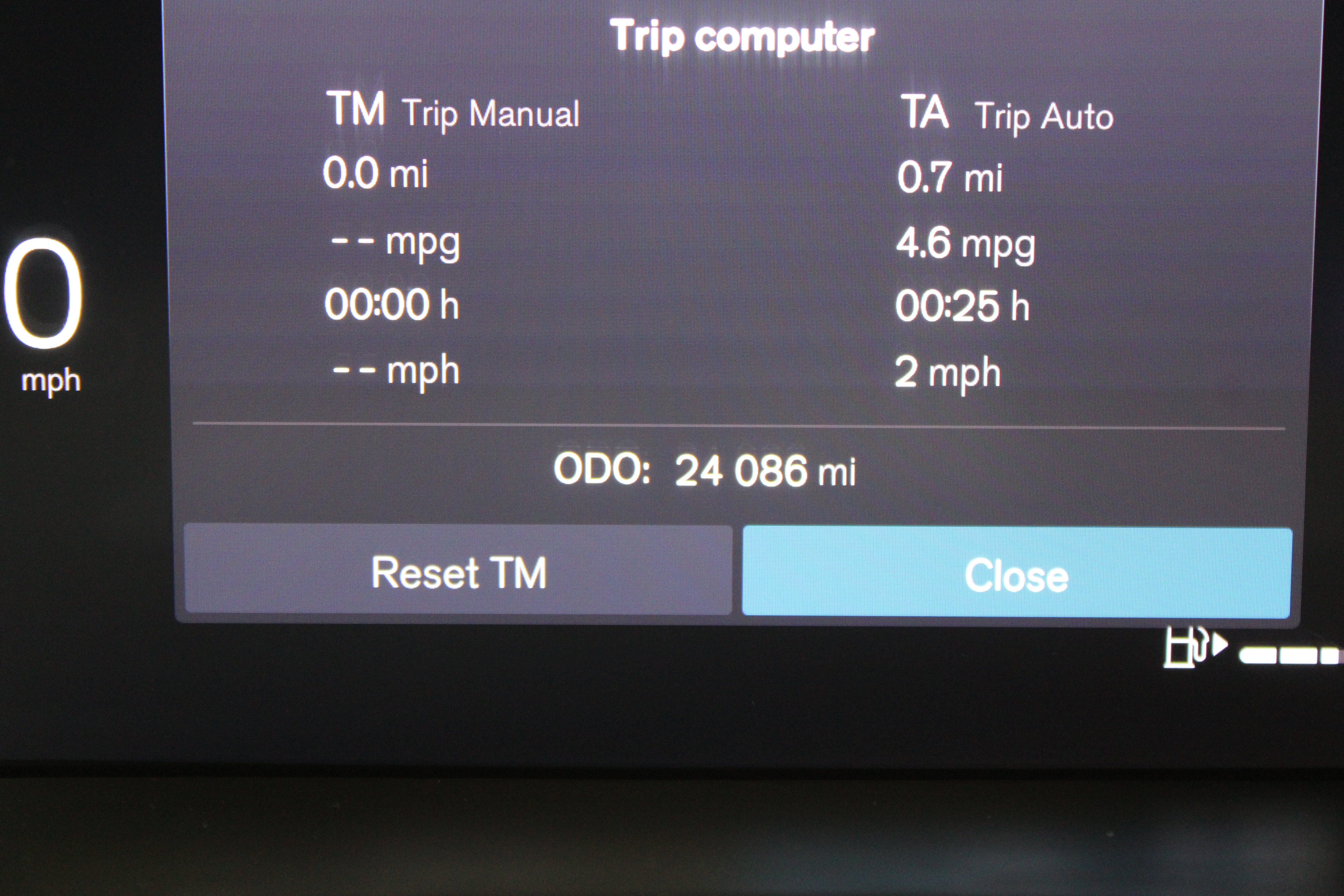 Used 2025 Vapour Grey Metallic Volvo Ultra 2.0T/Electric image 44