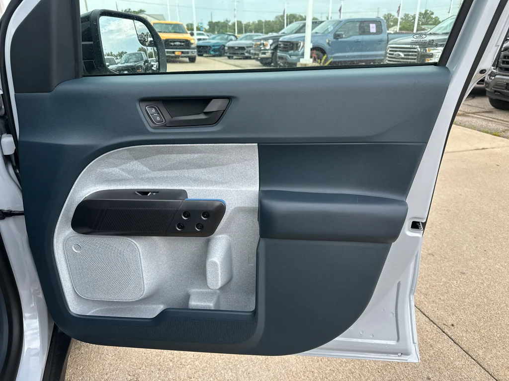 New 2026 Space White Metallic Ford XLT image 31