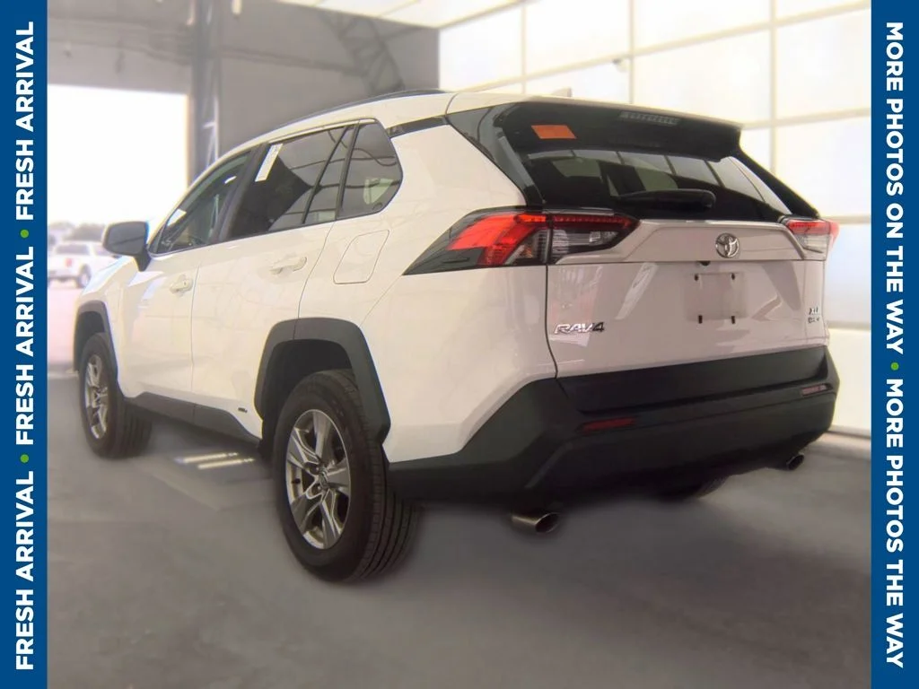 Used 2025 White Toyota XLE image 4