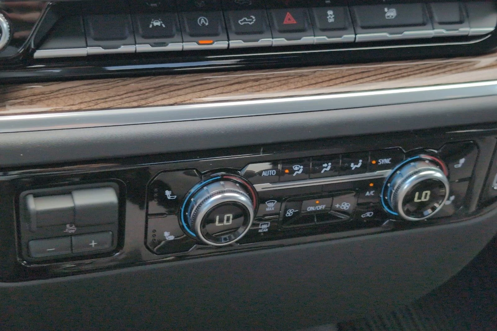 New 2026 Summit White GMC Elevation image 20