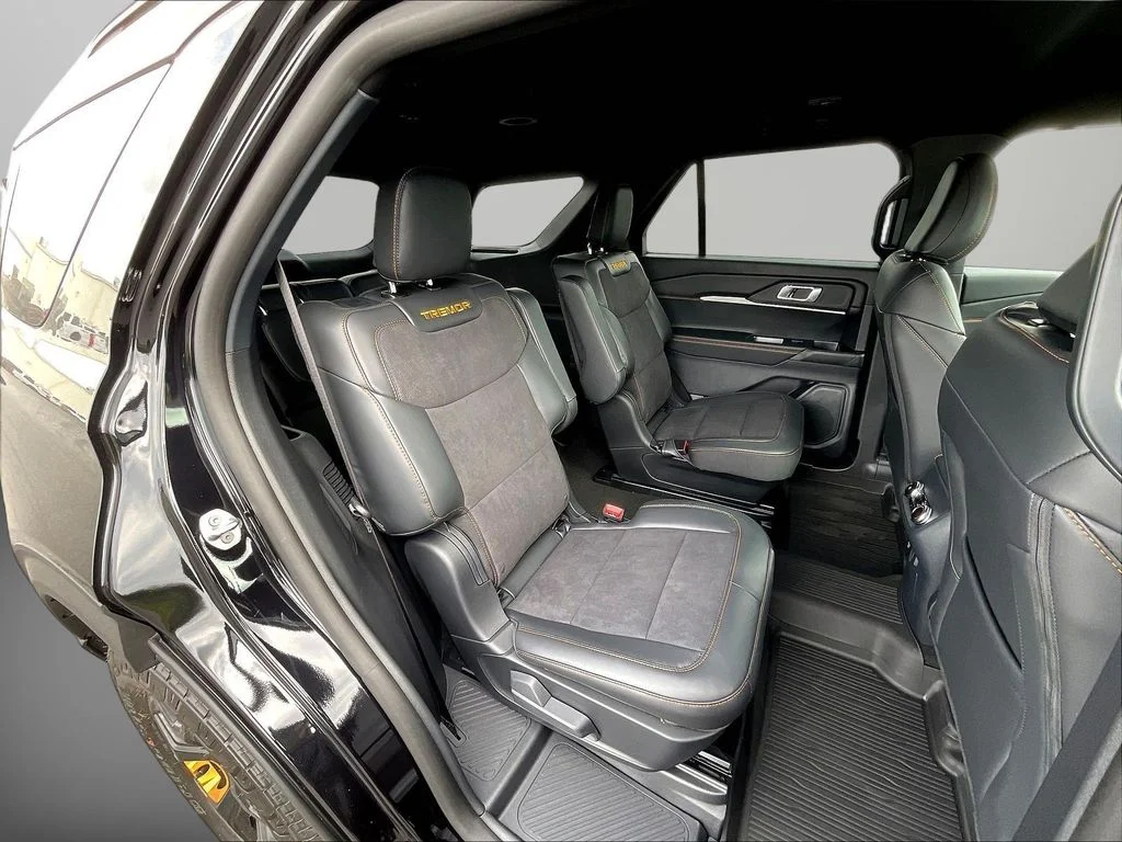 New 2026 Agate Black Metallic Ford Tremor® image 9