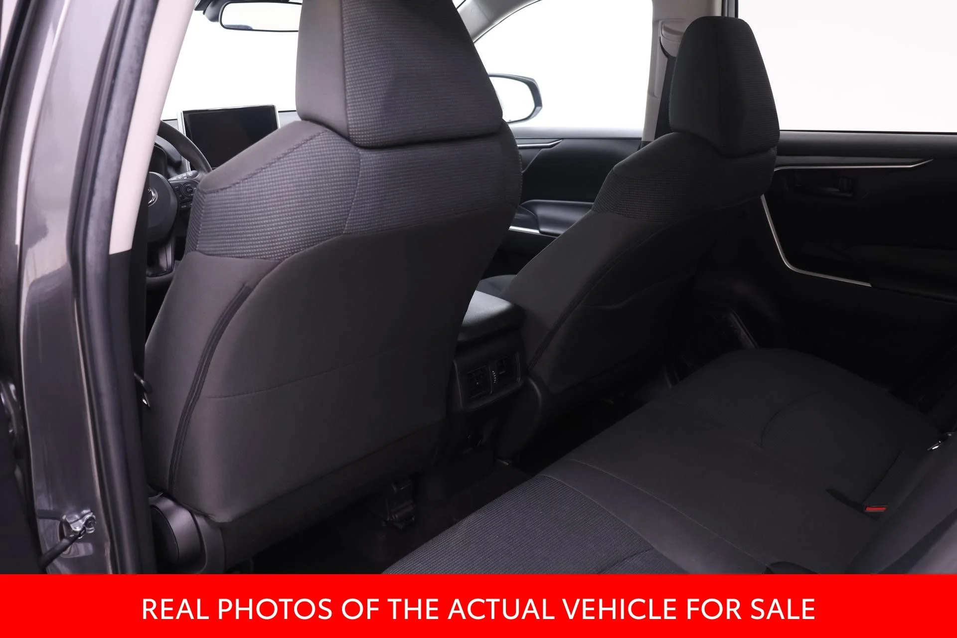 2023 Toyota RAV4 LE - Photo 12