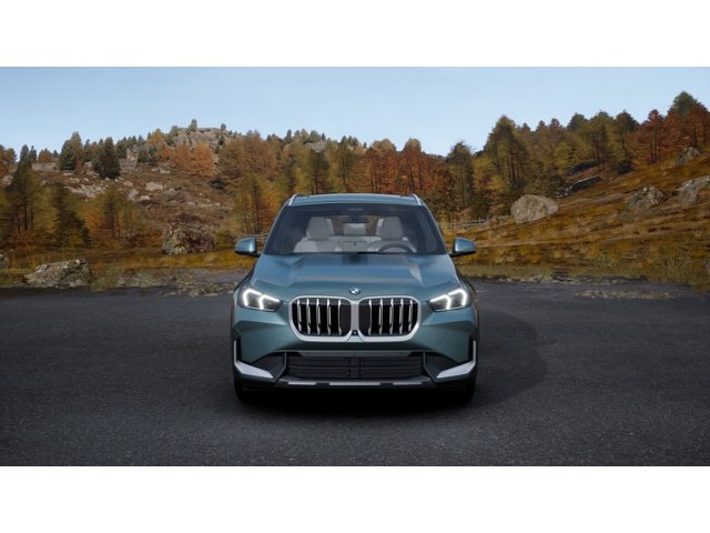New 2026 Cape York Green Metallic BMW xDrive28i image 3