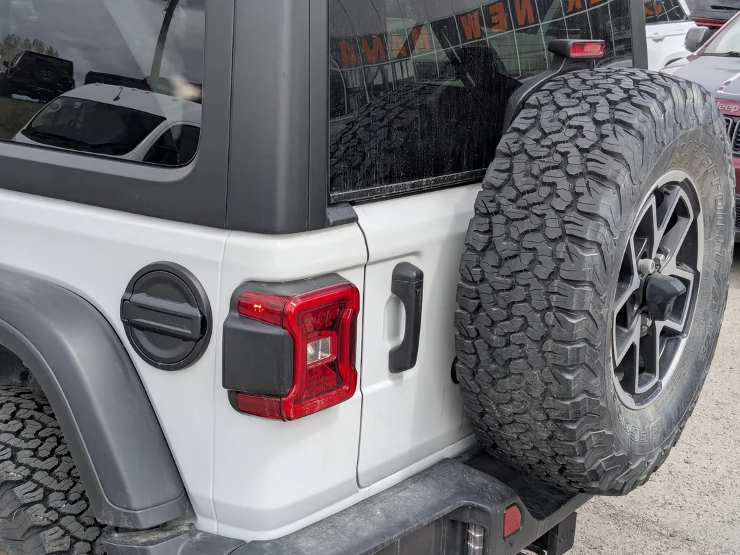 Certified Used 2024 White Jeep Rubicon - - 4x4 - Tech Grp - Safety Grp - Alpine Audio - Blind Spot & More! image 11