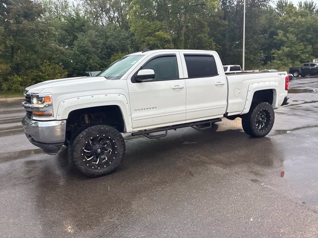 Used 2017 Chevrolet Silverado 1500 LT with VIN 1GCUKREC3HF135467 for sale in Kansas City