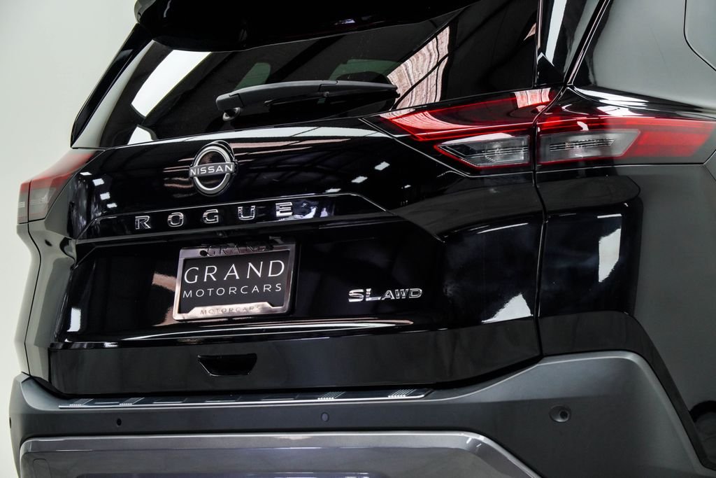 Used 2023 Black Nissan SL image 14