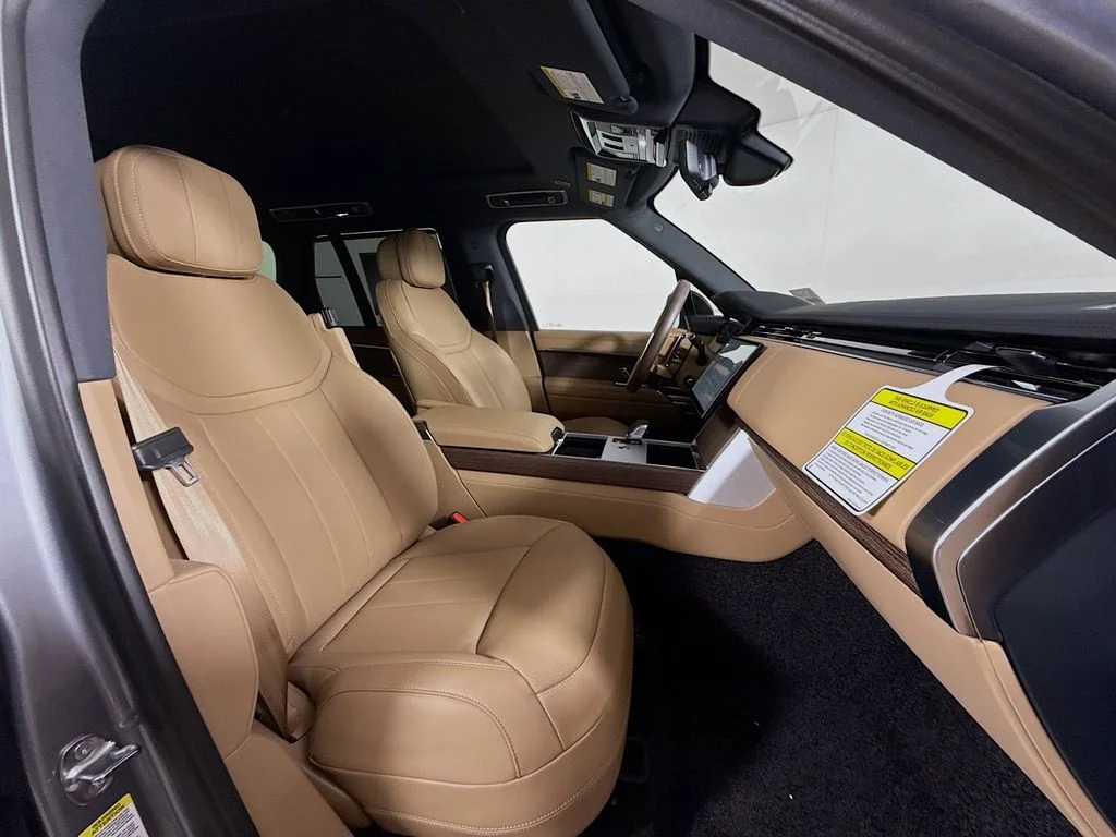 New 2026 Eiger Grey Land Rover SE image 30