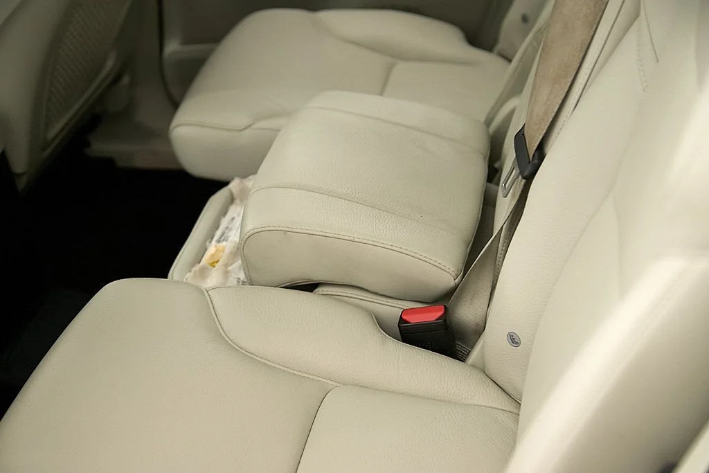 New 2023 Crystal White Volvo Plus image 22