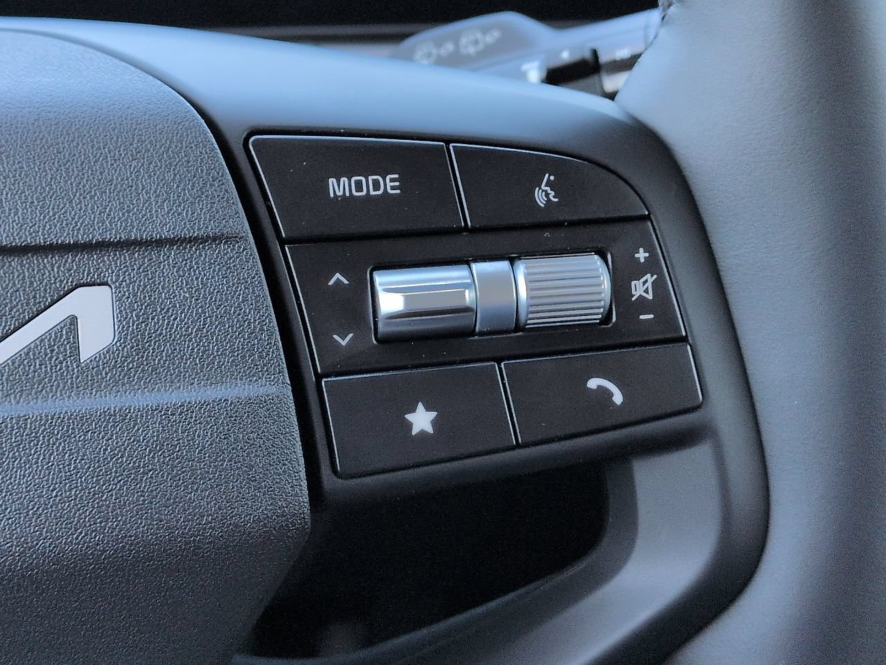 New 2026 Glacial White Pearl Kia SX image 36