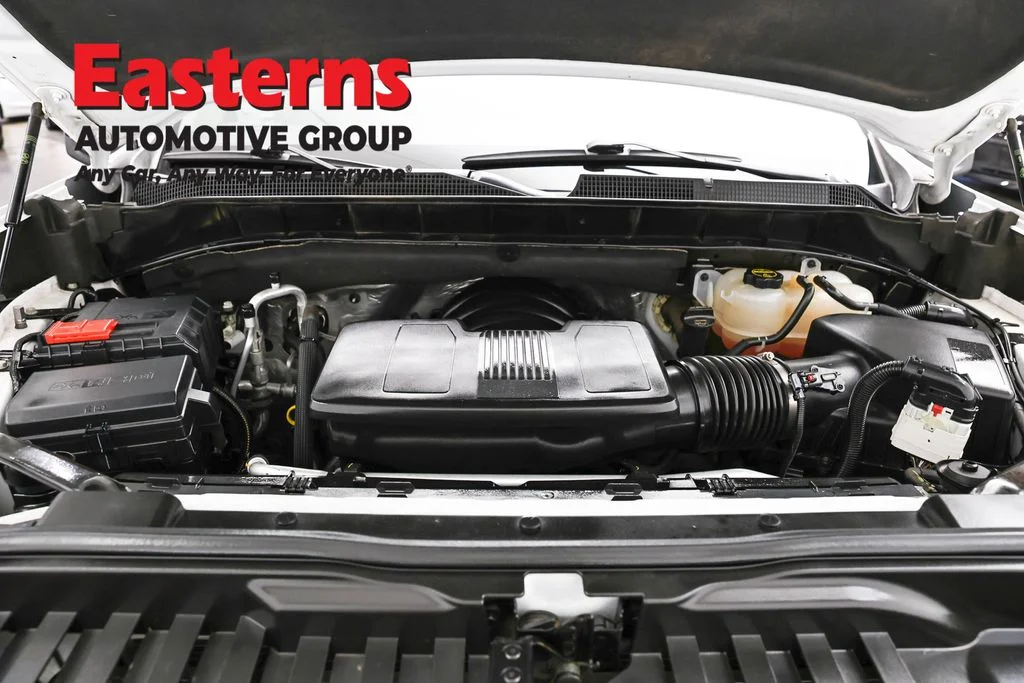 Used 2025 White Chevrolet LT image 7