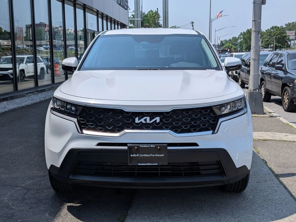 Used 2023 White Kia LX image 3