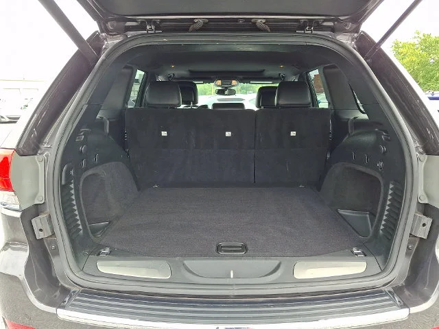 Used 2019 Gray Jeep Limited image 29